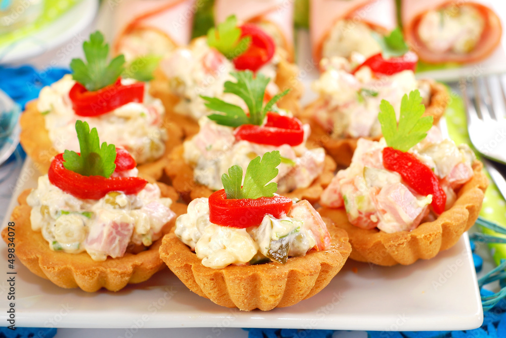 Fototapeta premium salty mini tartlets stuffed with vegetable and ham salad