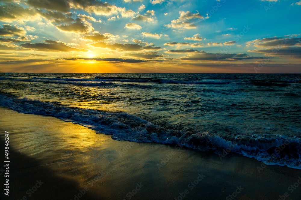 Obraz premium Dubai sea and beach, beautiful sunset at the beach