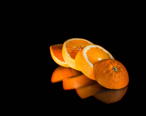 Keuken achterwand Plakjes fruit Hele sinaasappel oranje citrusvrucht  © inagat