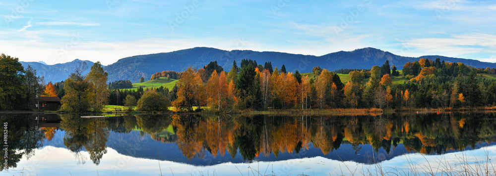 Fototapeta premium Panorama herbstlicher Allgäu See