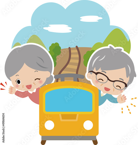 電車で旅行する高齢の夫婦