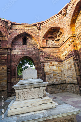 Wallpaper Mural islamic grave with inscriptions at qutub minar in Delhi, India Torontodigital.ca