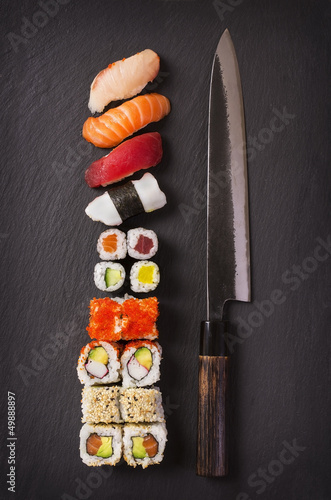 Messer mit Sushi