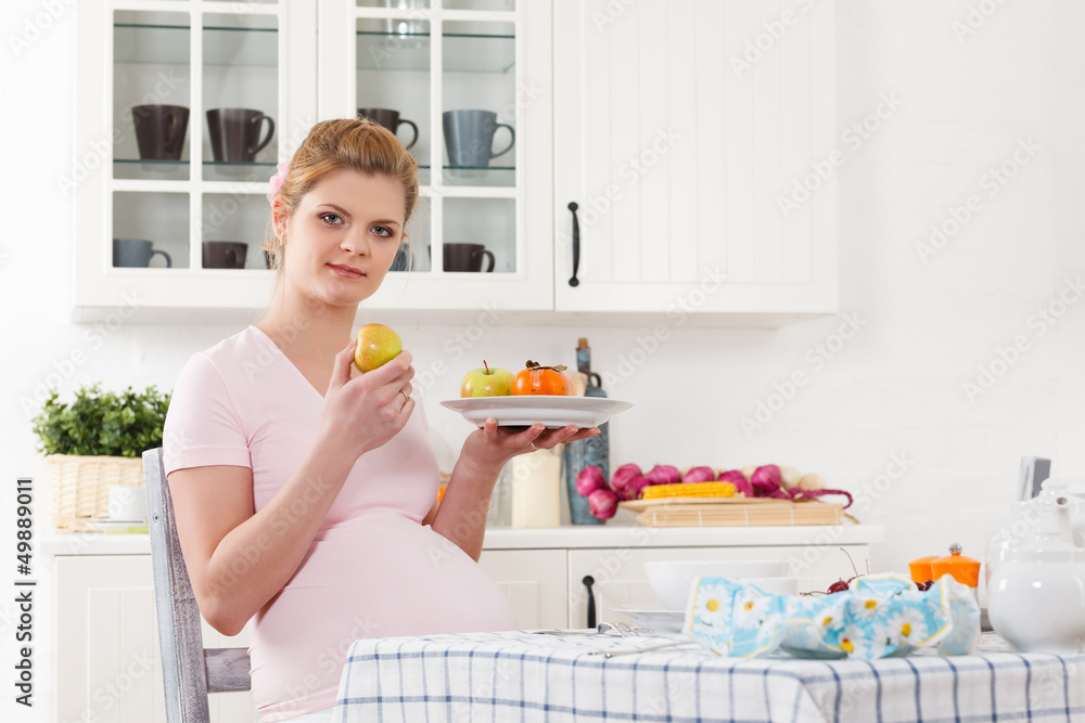 Pregnant woman and healthy food