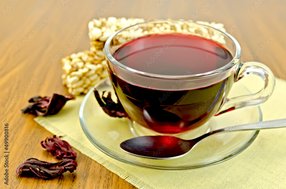 Tea hibiscus with cereal crispbread