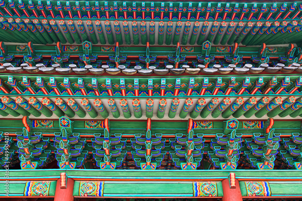 Naklejka premium Decorated woodwork on the roof in South Korea.