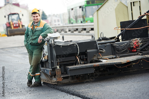 Fotografie asphalt road worker