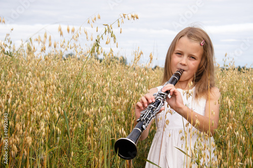 Girl with clarinet Fototapet