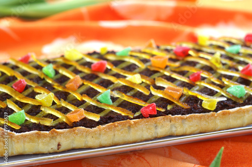Cuadro en lienzo Easter cake with chocolate and coconut