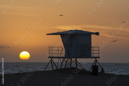 lifeguard tower sunset © Gabriel Cassan
