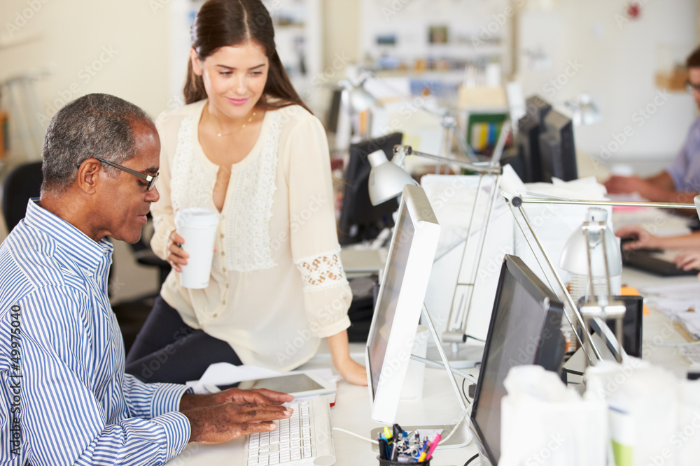 Obraz premium Workers At Desks In Busy Creative Office