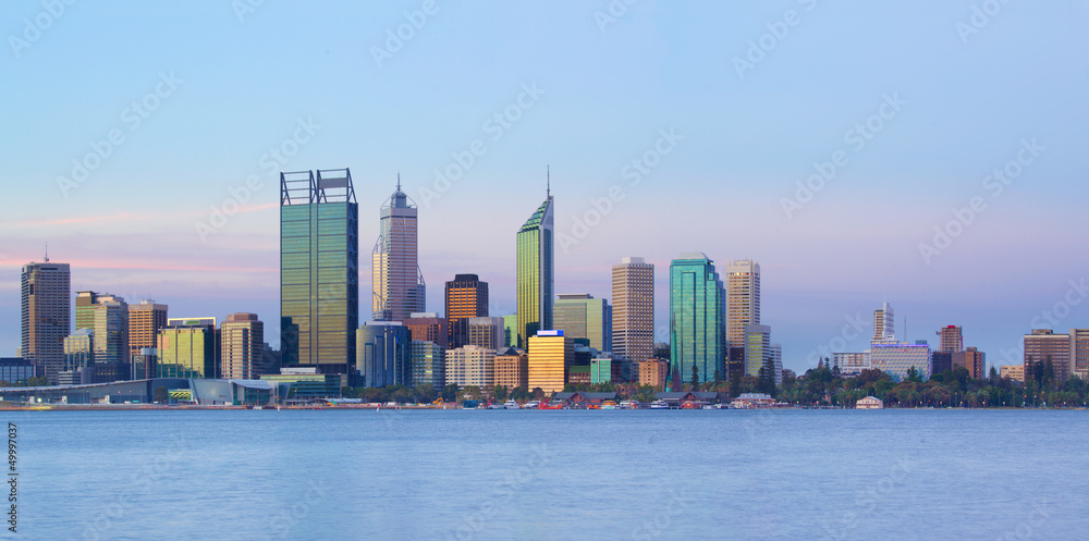 Naklejka premium Panorama Perth o zmierzchu