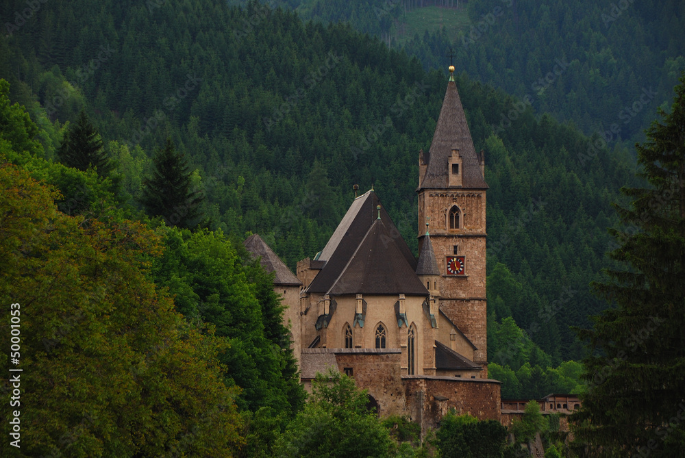 kirche in den bergen rechts