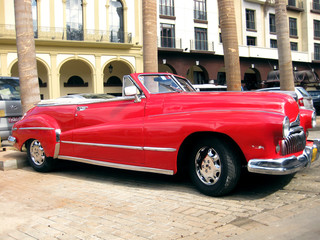 Plexiglas schilderij Cubaanse oldtimers Rode klassieker in zonnig Havana  © franxyz