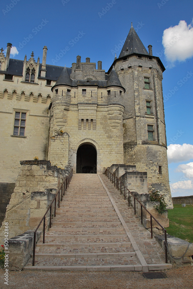 Entrée du château des ducs d’Anjou à  Saumur