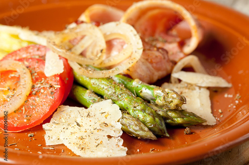 Grilled asparagus with ham and cheese
