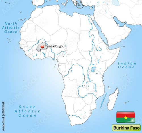 Übersichtskarte von Burkina Faso mit Landesflagge