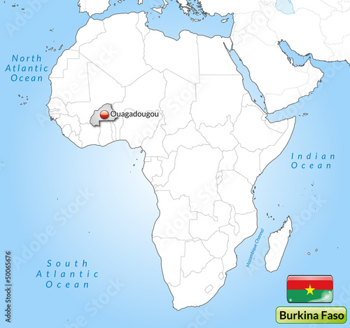 Übersichtskarte von Burkina Faso mit Landesflagge