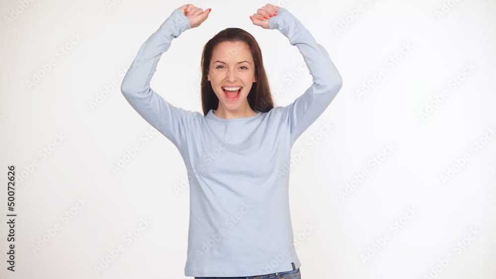 Jubelnde junge Frau