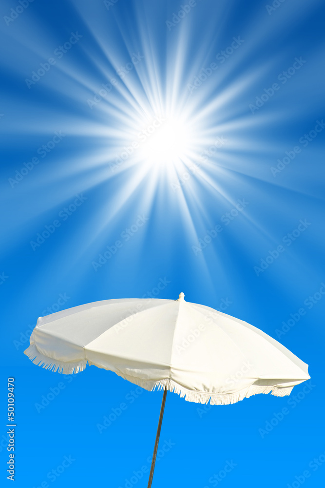 Parasol et soleil à la verticale Photos | Adobe Stock