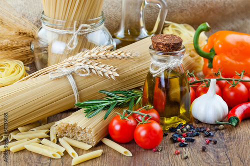 The composition of the pasta and vegetables on background