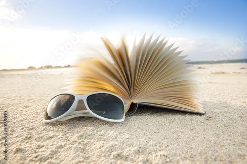 Buch am Strand