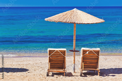 Fototapeta Naklejka Na Ścianę i Meble -  view of the beach with chairs and umbrellas