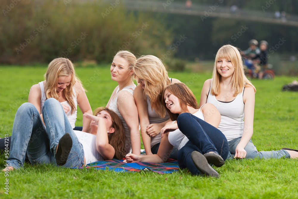 Fototapeta premium Freundinnen haben Spaß