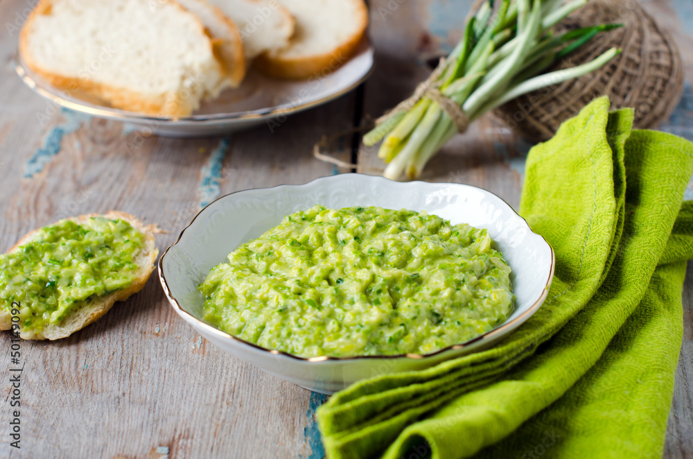 Sauce of wild garlic