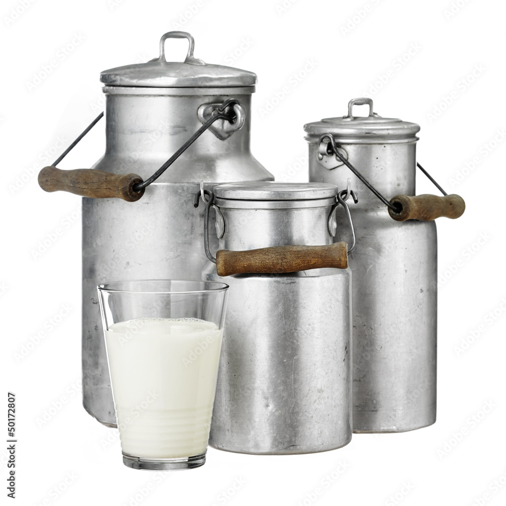 Milchglas mit Milchkannen