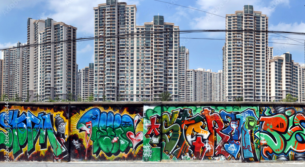 Fototapeta premium Zbiorowe mieszkania i graffiti w Szanghaju