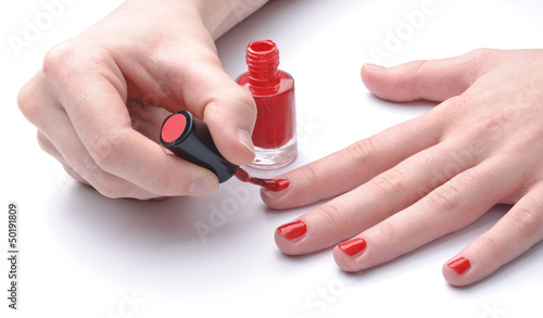 Mani con smalto rosso - Finger with red polish