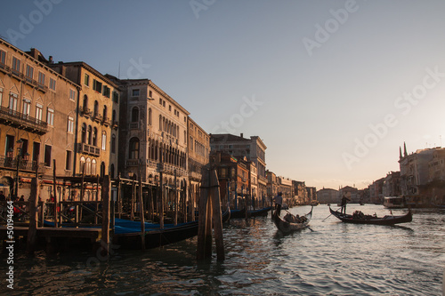 Kanal mit Gondel in Venedig © jsbpics
