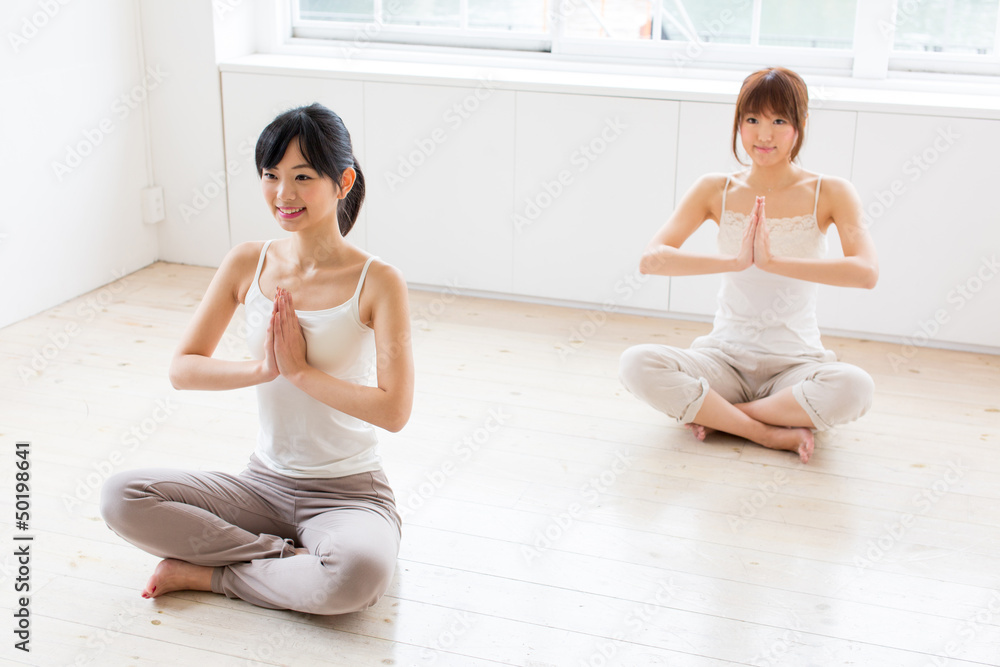 Naklejka premium attractive asian women exercising