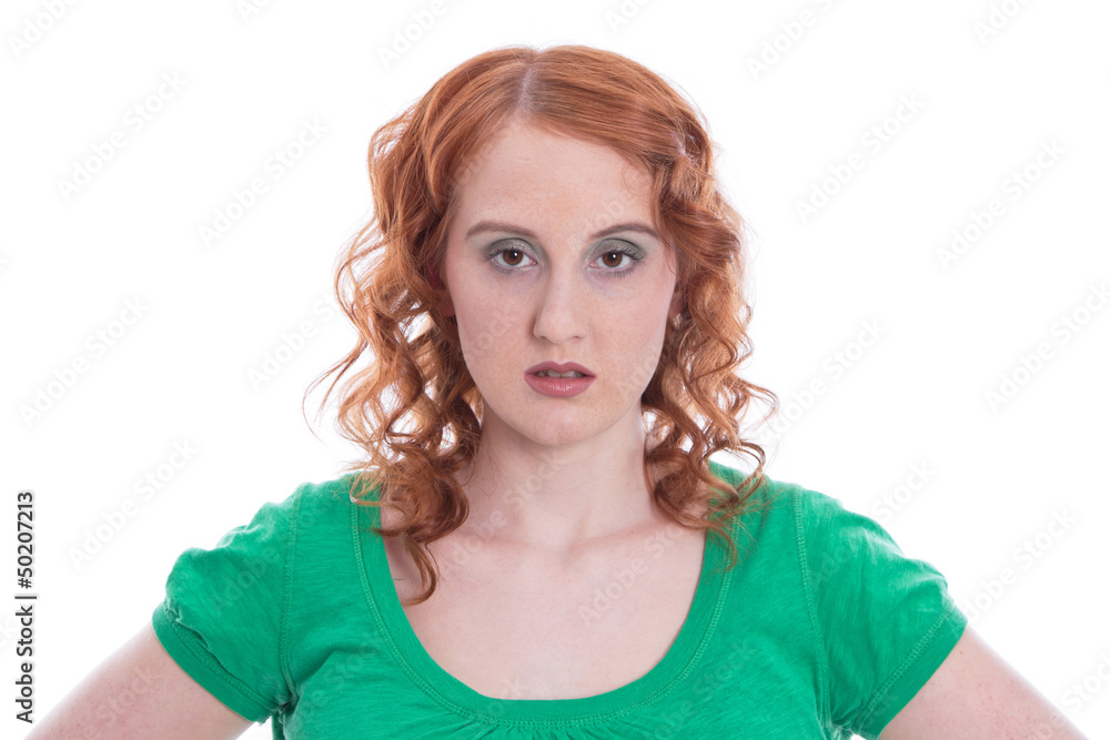 Frecher Blick einer natürlich rothaarigen jungen Frau Frecher Blick einer natürlich rothaarigen jungen Frau