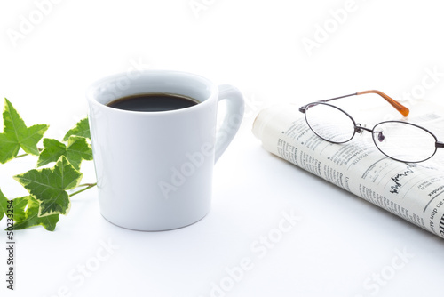 コヒーカップと新聞