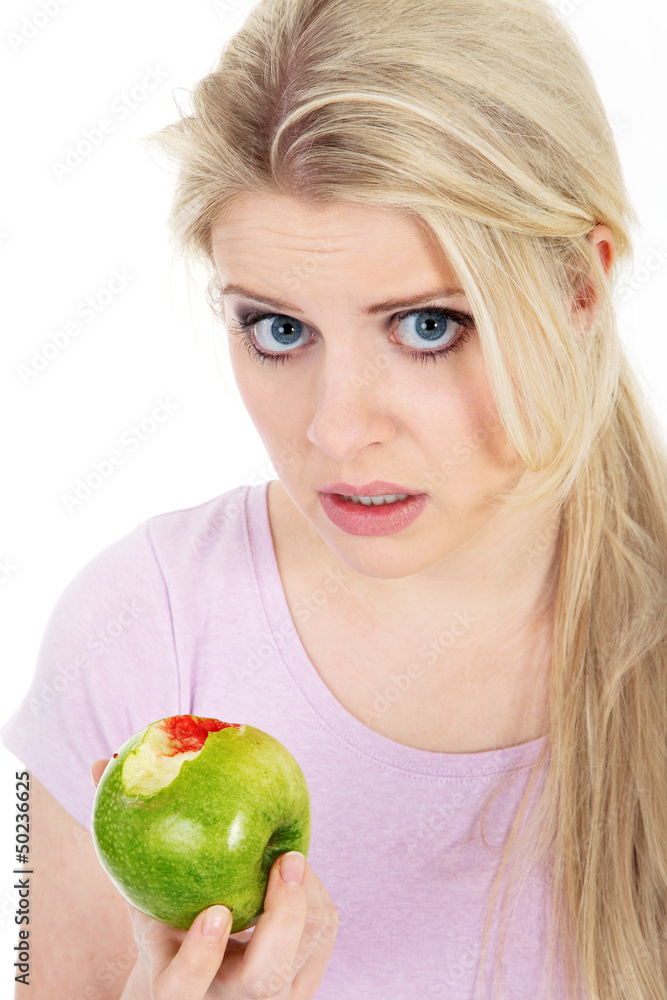 Zahnfleischbluten Model mit blutigen Apfel Porträt Zahnfleischbluten Model mit blutigen Apfel Porträt