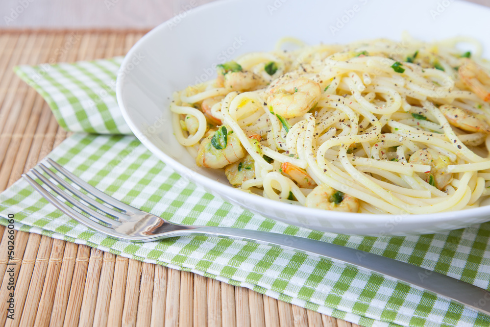 Spaghetti zucchine e gamberetti