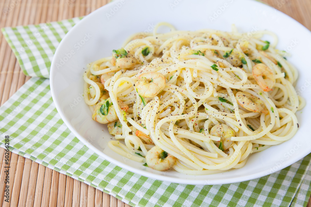 Spaghetti zucchine e gamberetti