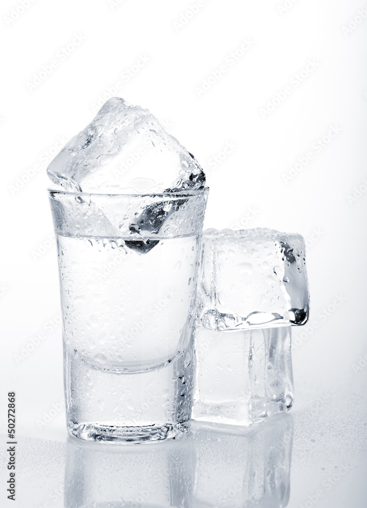 Obraz premium Vodka shot with ice cubes