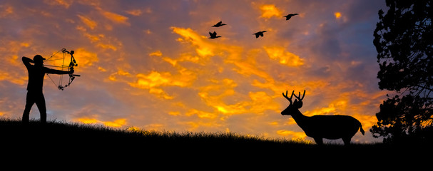 Papier peint photo Chasser Silhouette d'archer en chasse à l'arc  © photoexpert117