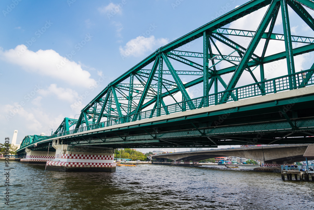 Obraz premium Green bridge