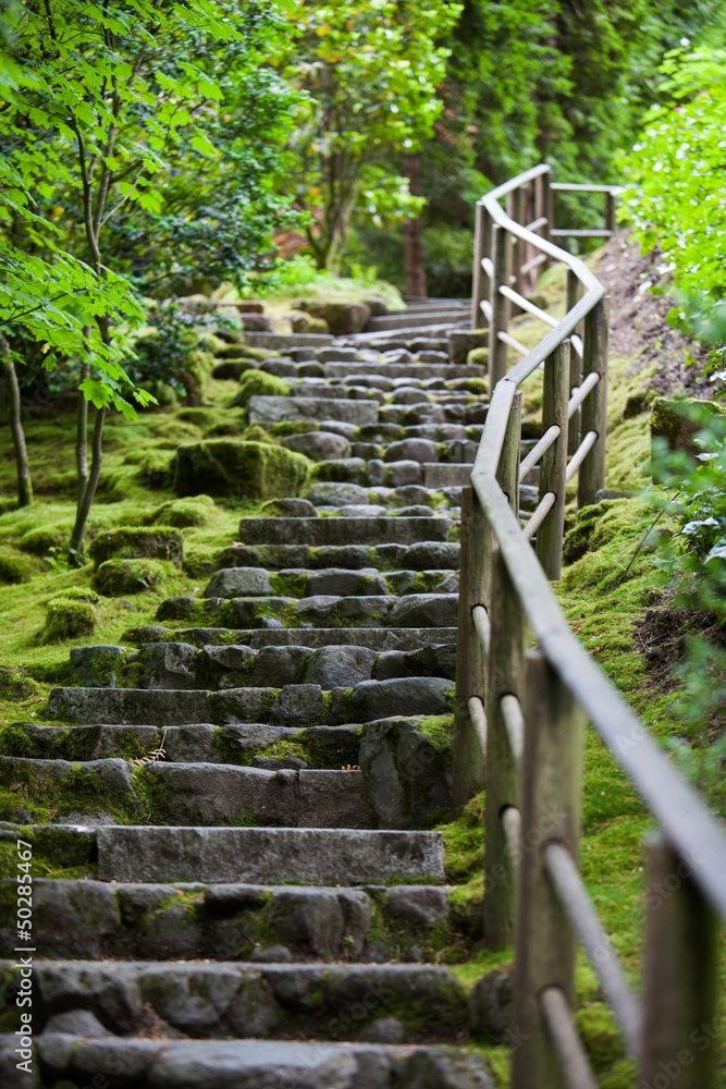 Naklejka premium Rustykalne kamienne schody, Portland Japanese Garden