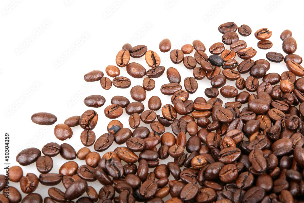 Naklejka premium coffee beans isolated on white