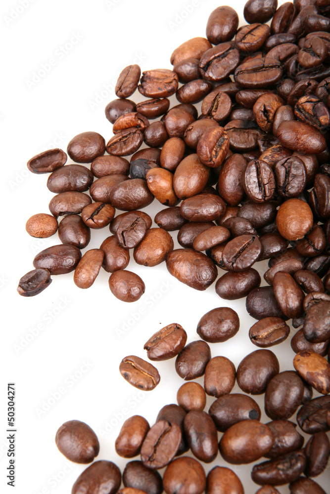 Fototapeta premium ziarna kawy na białym tle