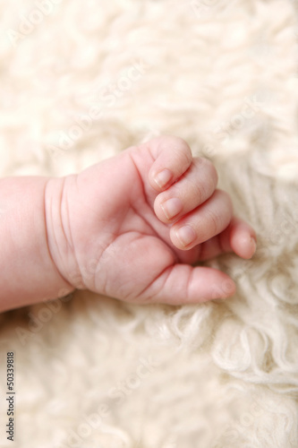 Hand eines Kleinkindes
