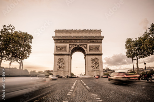 Arch de Triomphe in Paris © william87