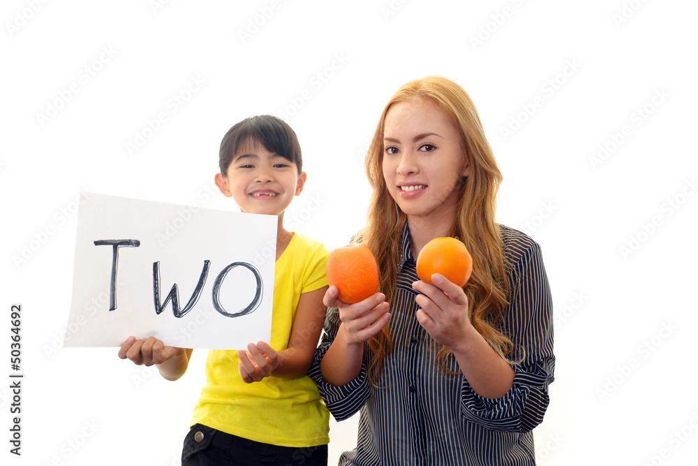笑顔の外国人教師と女の子 笑顔の外国人教師と女の子