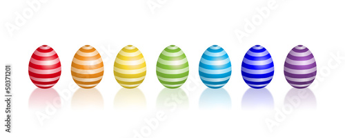 Gestreifte Ostereier in Regenbogenfarben – freigestellt