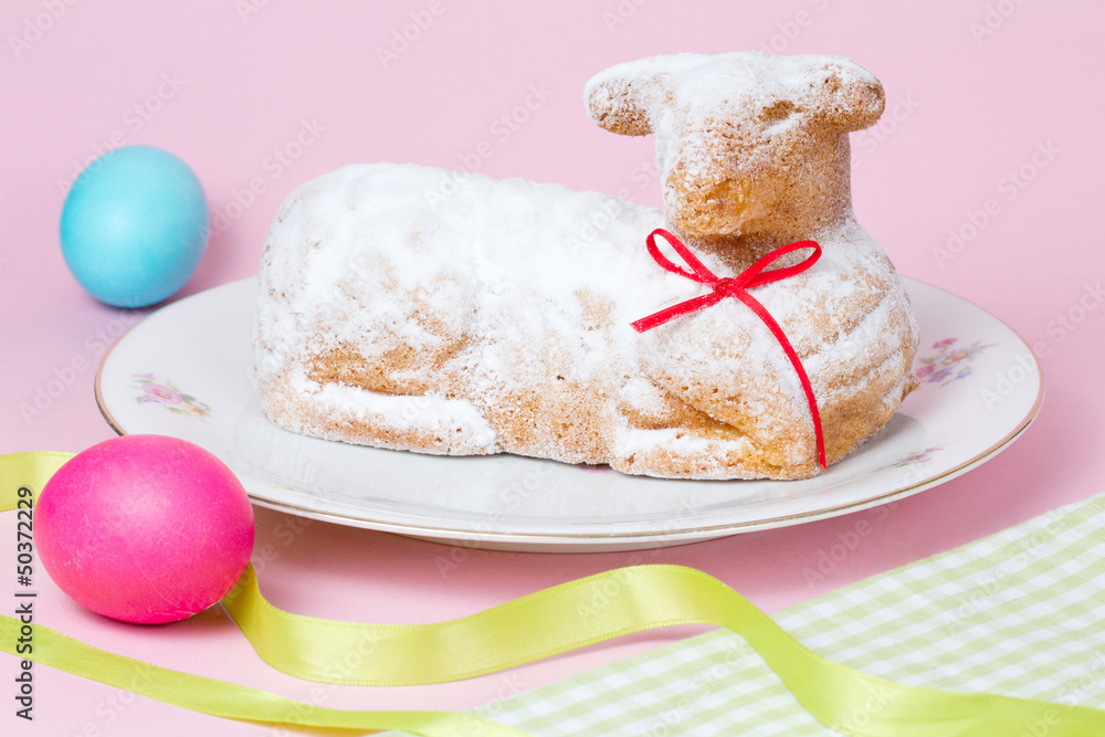 Fototapeta premium traditionelles Osterlamm